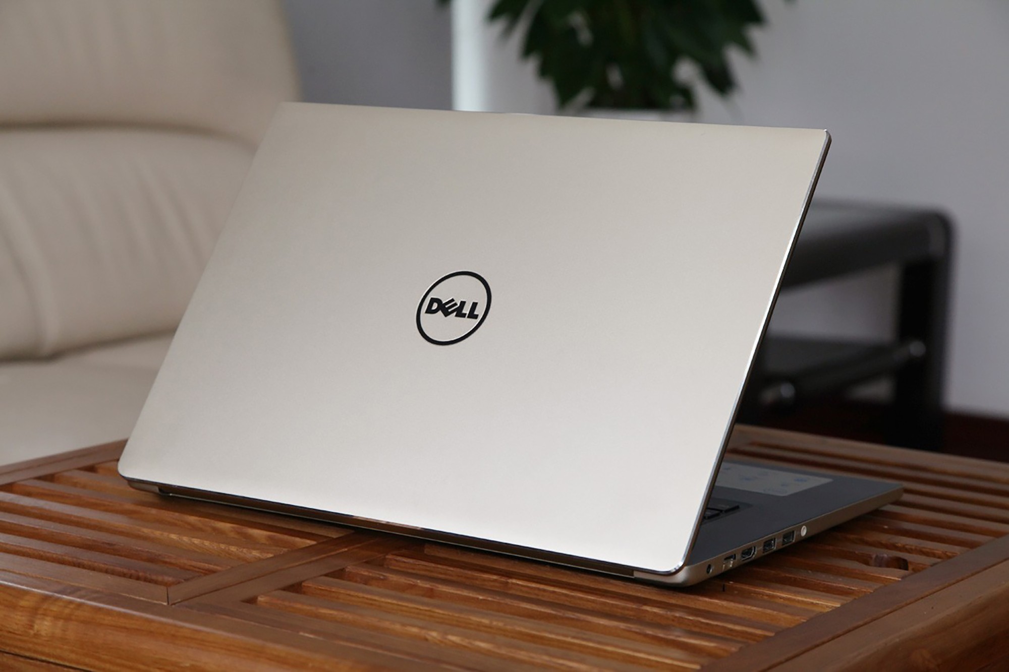 总结：Dell Vostro 7000建议用于轻薄笔记本电脑，以享受不同的体验