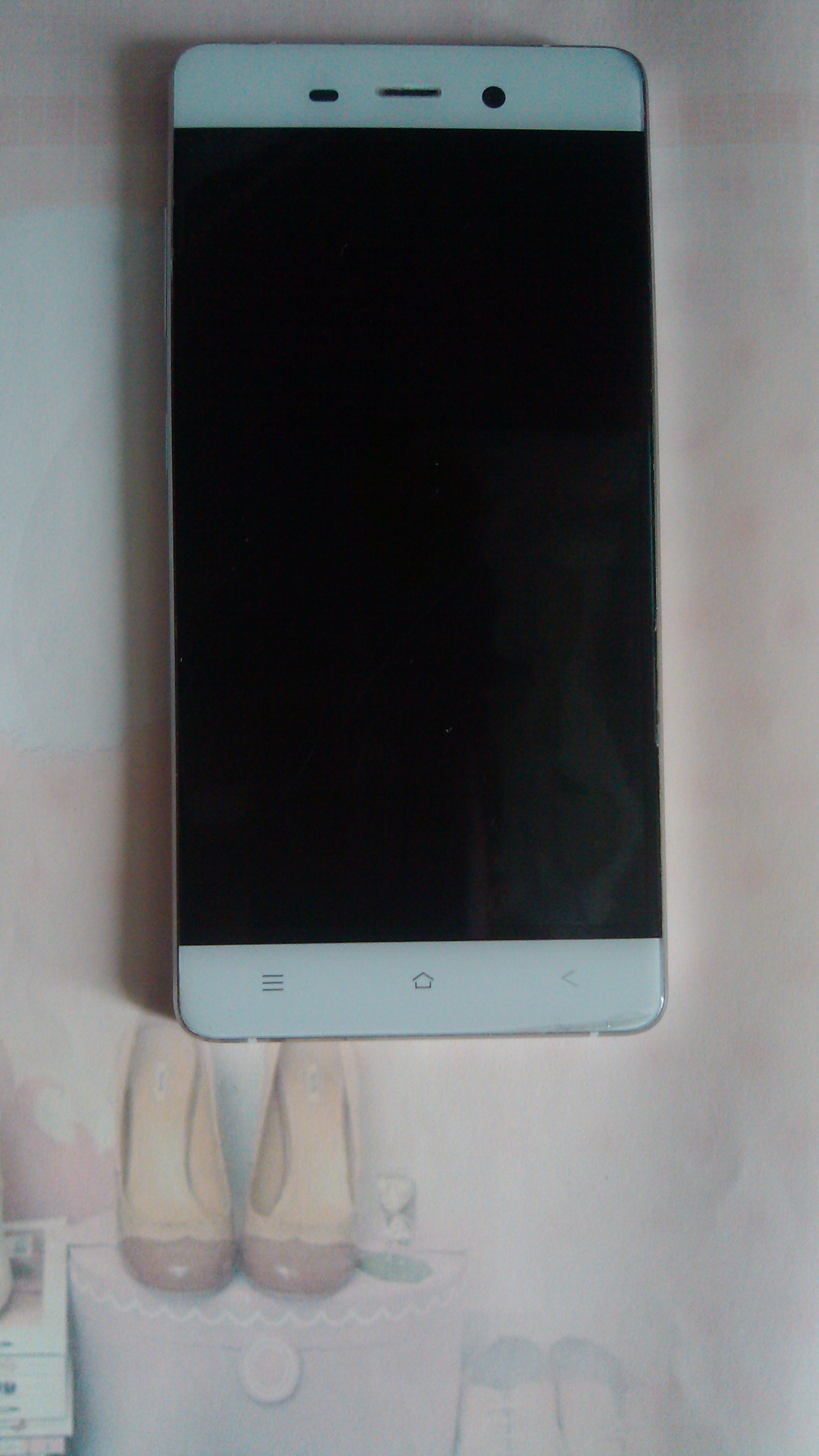 手机 大q手机 大q q2(旗舰版/移动4g) 点评 优点: 像素性价比高点