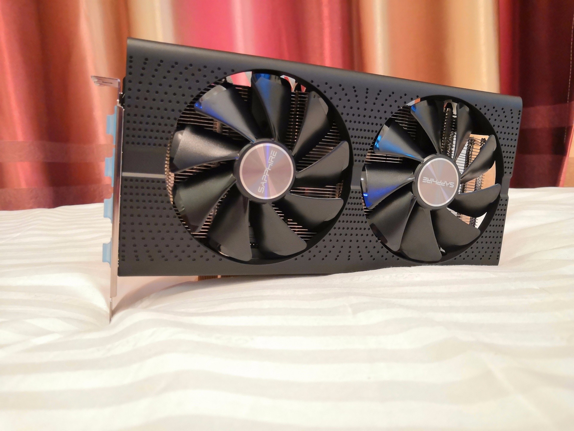 蓝宝石rx 560xt 4g d5 白金版 oc点评