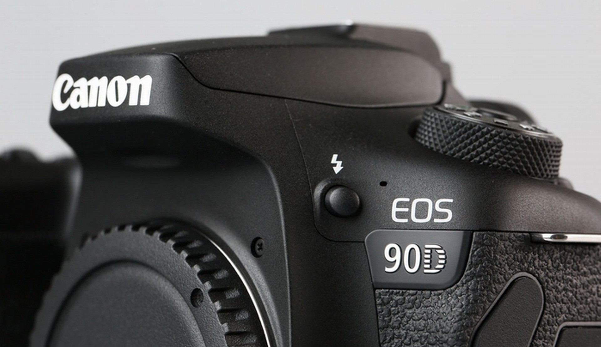 佳能eos 90d套机(18-200mm)点评