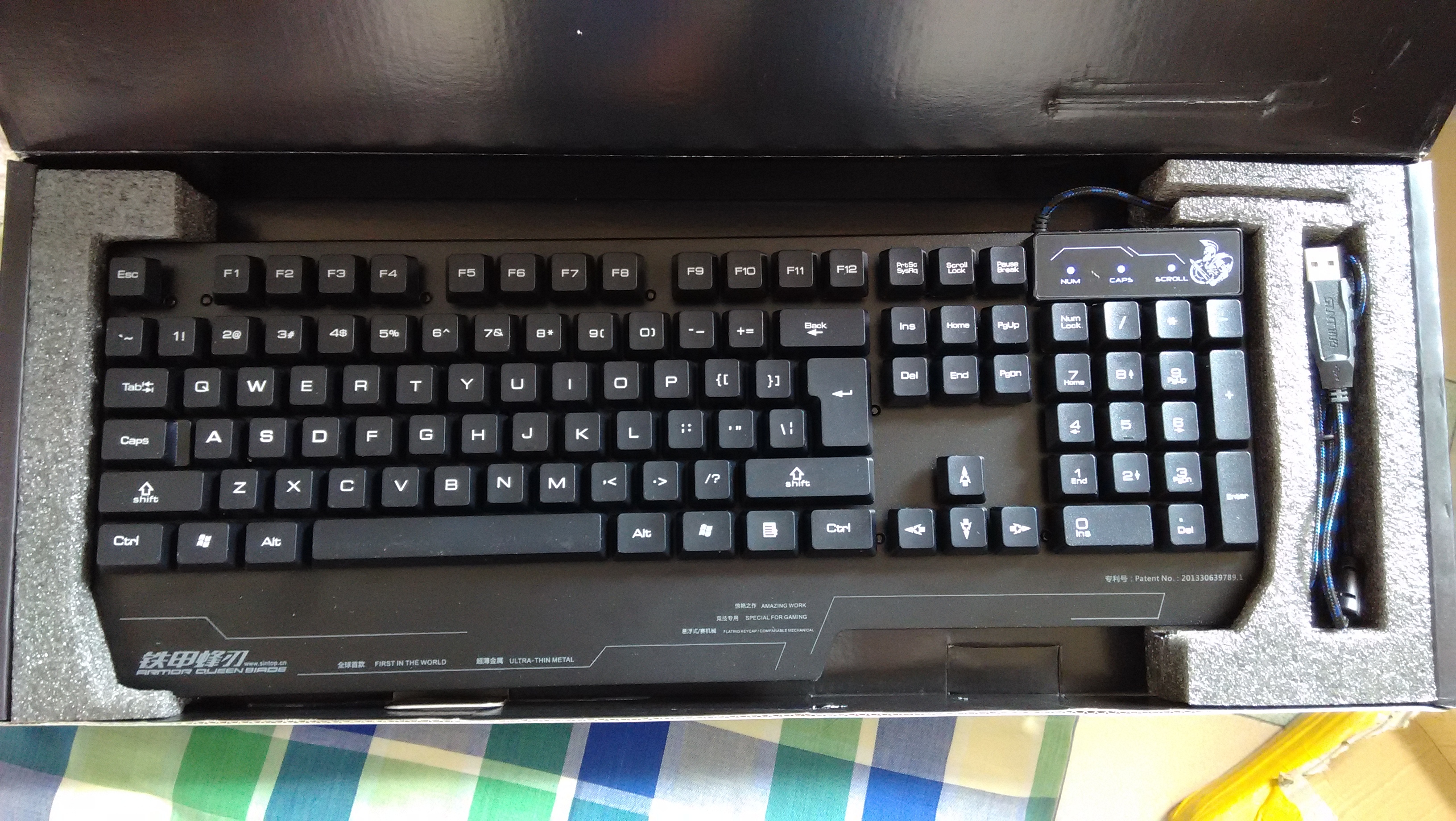 讯拓铁甲蜂刃标准版游戏键盘点评