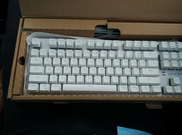 灵逸黑寡妇背光机械游戏键盘点评