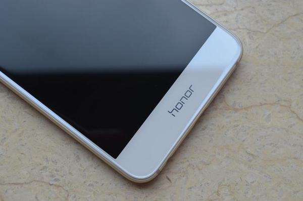 摄像头不是莱卡认证的,不送耳机,价格一直不降 总结: 以前一直用华为