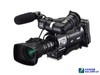 JVC&nbsp;HM750E�����˼���14�����徵ͷ��1080p��̬�����źŴ�����(DDSP)��JVCר����35Mbps&nbsp;MPEG-2�����������壩������¼�ƹ��ܣ���ȫ�ֶ����Ƶ���ѹ����Ƶ¼�ơ�