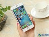 苹果iPhone 6S(全网通)在处理器上采用了64位架构台式电脑级别的A9芯片,CPU和GPU性能都大大提升,内存同样提升到了2GB,操作流畅感更佳,并搭载了最新的iOS9操作系统,可进一步提升流畅度的同时体验更多新功能。