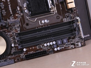 华硕Z97-A 内存插槽 