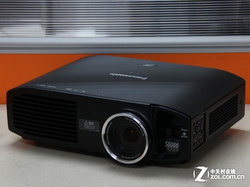 松下 PT-HZ900C 外观图