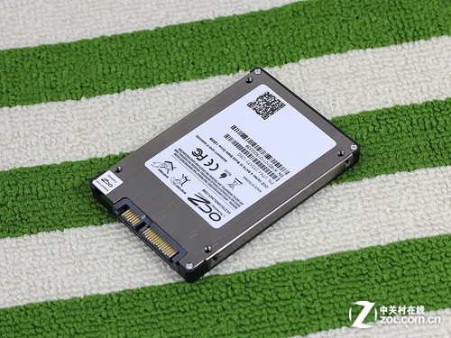 固态硬盘OCZ Vertex 4 128GB（VTX4-25SAT3-128G）背面 