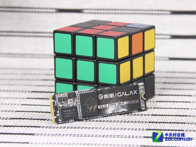 սM.2 256GB SSD 