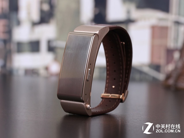 ֻҲǶ ΪTalkBand B2 