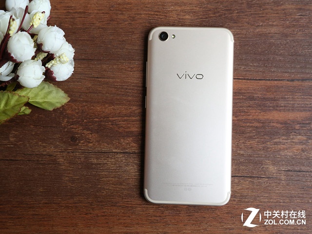 欲和摄影圈抢饭碗 因他用这些手机照像