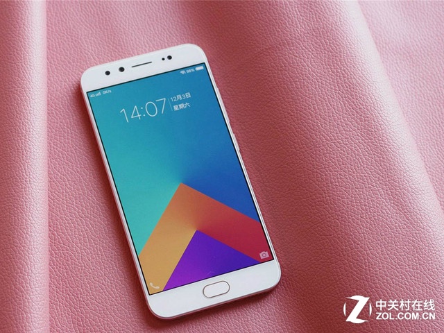 欲和摄影圈抢饭碗 因他用这些手机照像