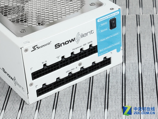 Чȶ Snow Silent 750 