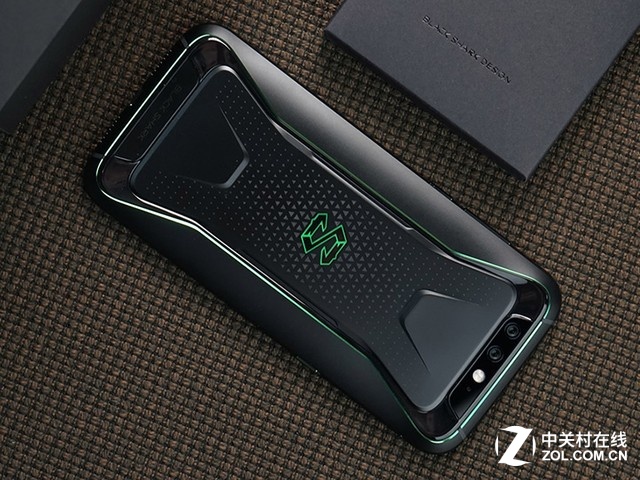 黑鲨手机一款为了畅爽游戏而生的战机