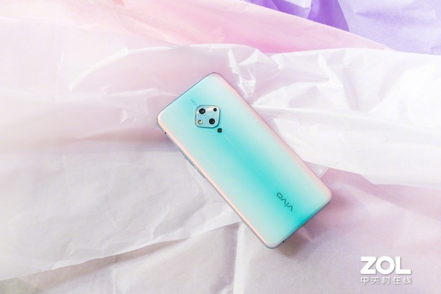 vivo S5 x 央美的艺术探索：菱形摄像头还可以这么玩 